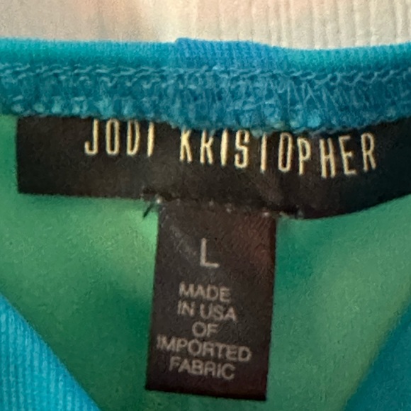 "Elegance Unveiled: The Perfect Evening Gown for Every Occasion" - Picture 3 of 3